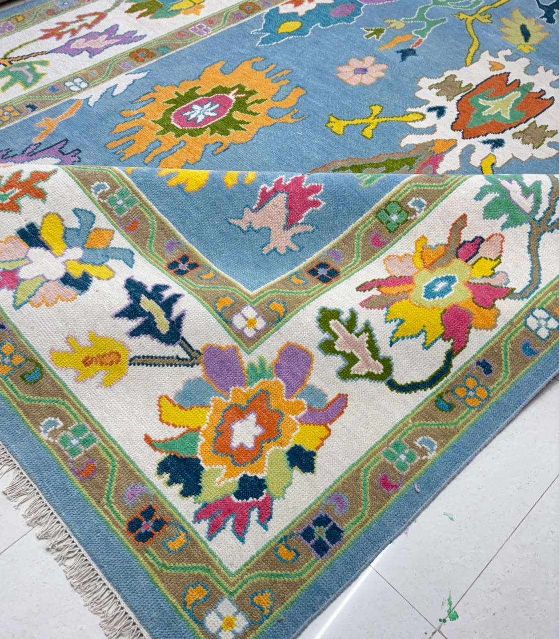 Folded edge showing wool pile and handcrafted finishing