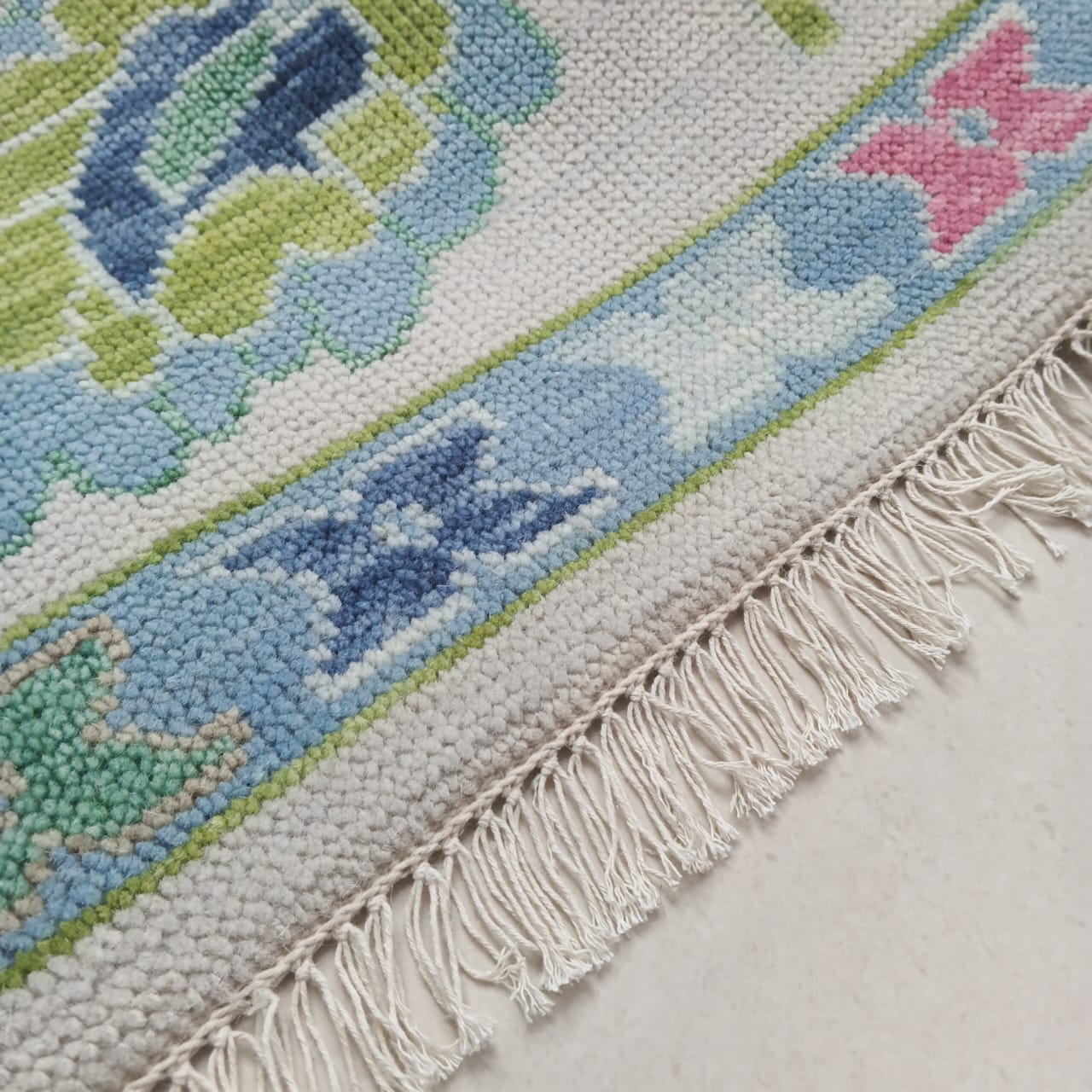 Oushak rug border and fringe detail handmade in India