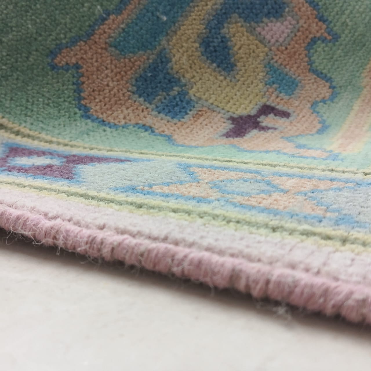 Turkish Oushak rug border with pastel green and blue detailing